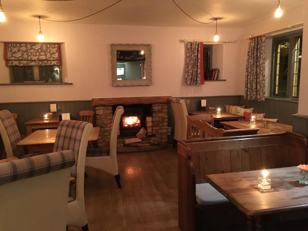 The Tollgate Inn ブラッドフォード・オン・エイヴォン エクステリア 写真